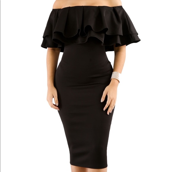 Boohoo Dresses & Skirts - 🖤SALE BOOHOO Black Off Shoulder Ruffle Midi Dress